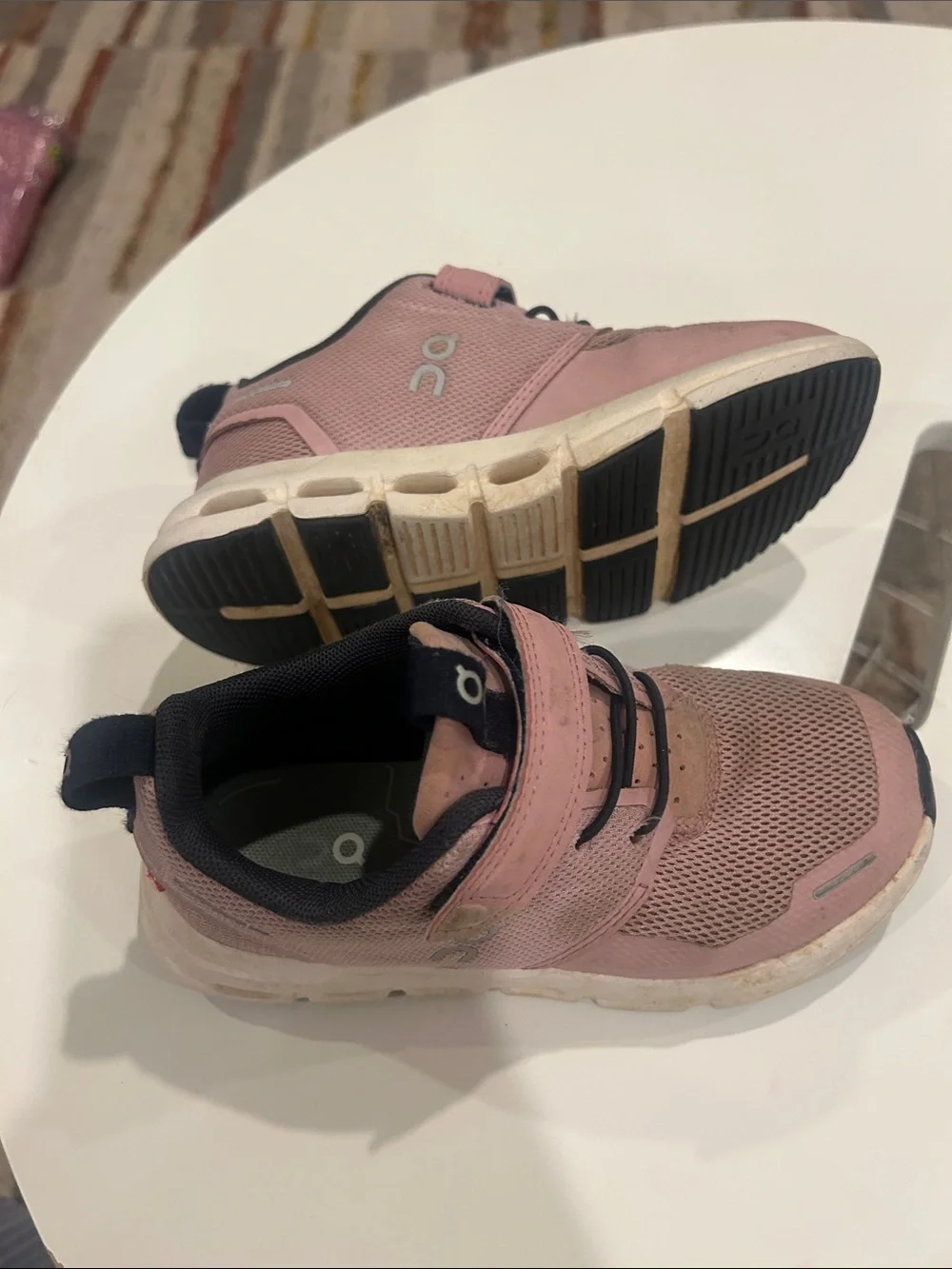 On Running Kids Pink Mesh Sneakers with Hook-and-Loop Strap
